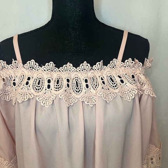 Blush Cold Shoulder Top - Picture 5 of 6